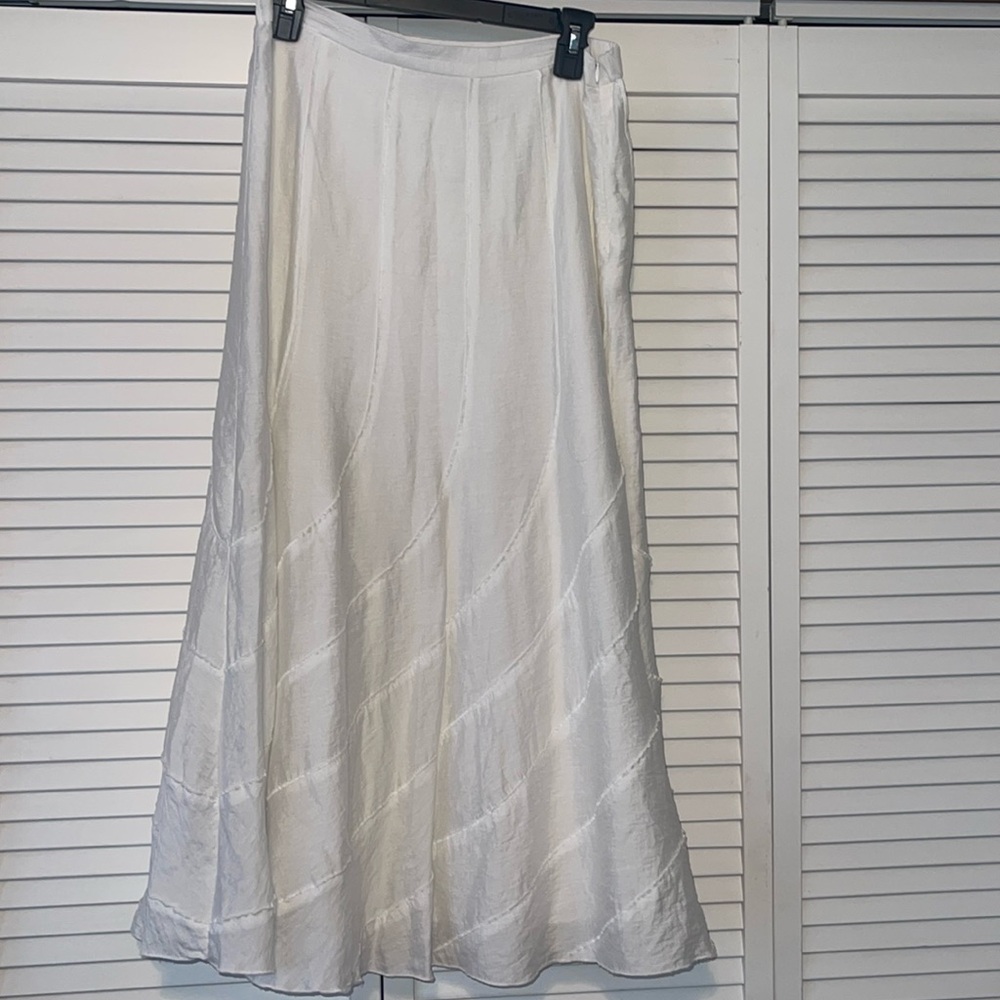Chicos skirt with liner white flowy Chicos size 1 (m/8) side zip linen